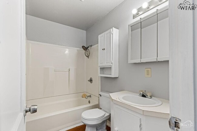 Building Photo - 1613 Hawes Ave