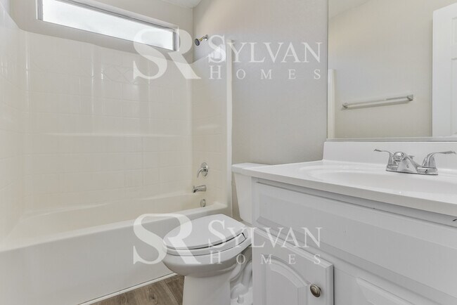 Building Photo - Comfortable living in this 4BR 3BA