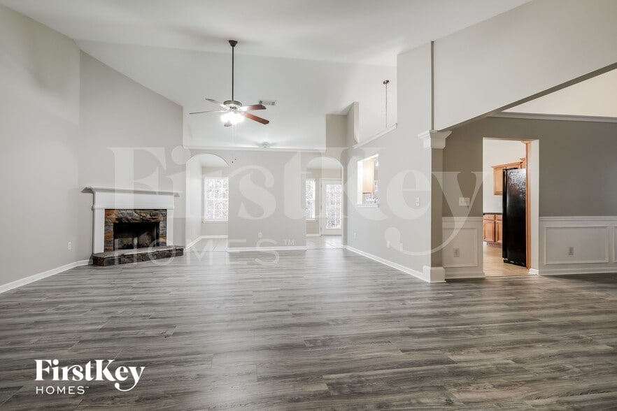 Building Photo - 6732 Carriage Walk Ln