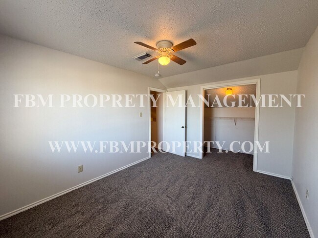 Building Photo - 493 Bryant Ave