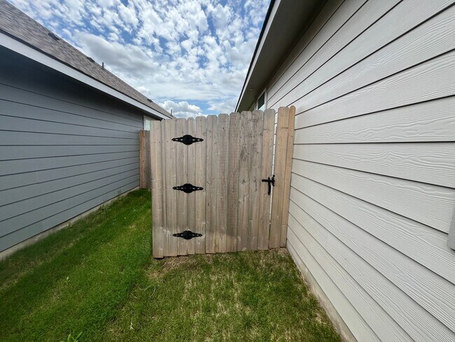 Building Photo - Brand New 2024 Stylecraft Home | 3 Bed | 2...