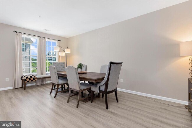 Building Photo - 364 Chessington Dr