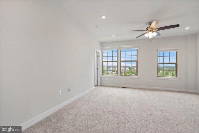 Building Photo - 5908 Etterbeek St