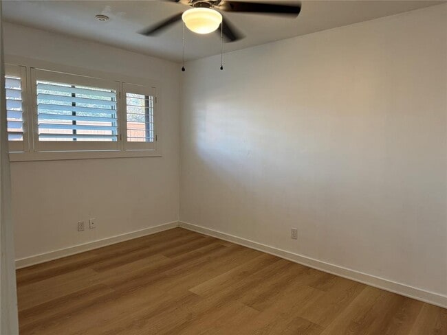 Building Photo - 6601 Columbia Dr