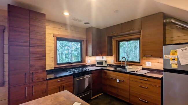 Building Photo - 3140 Moose Mountain Rd