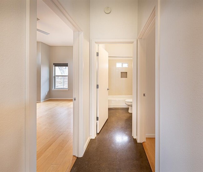 Building Photo - 3803 Byron Dr