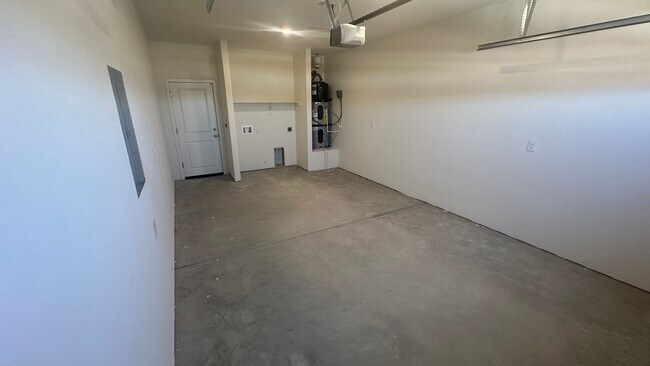 Building Photo - Coyote Run Duplexes 9004