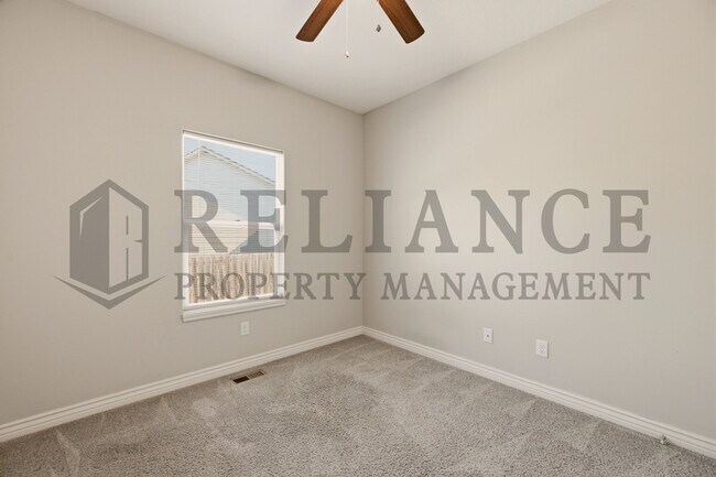 Building Photo - 2202 E Quivira Cir