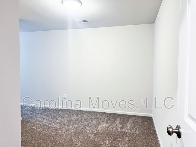 Building Photo - 15 Apollo View Ln