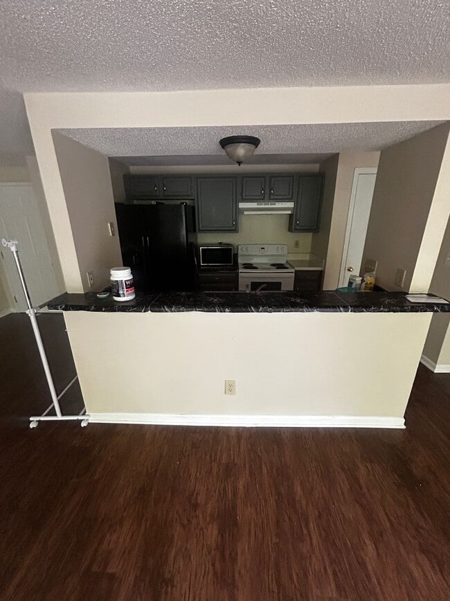 Building Photo - Freshly Renovated 3BR Condo Steps from UNC...