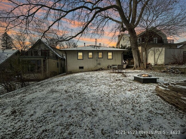 Building Photo - 2br 1ba 1cg ~ Security Deposit Free Altern...