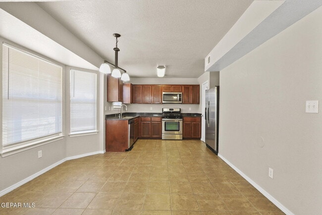 Building Photo - 2933 Pebble Rock Pl