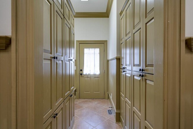 Building Photo - 6213 Arnall Ct