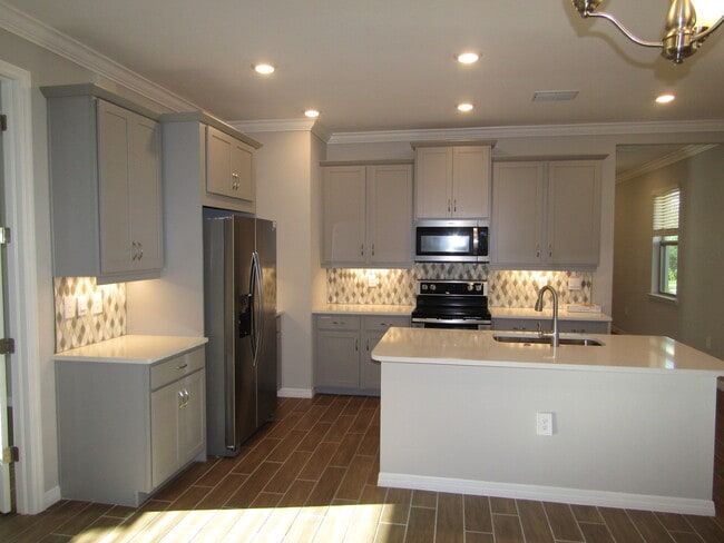 Building Photo - 148 Soliera St