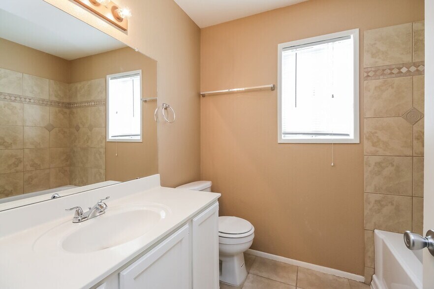 Building Photo - 1915 S 39th St