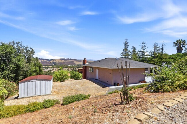 Building Photo - Million Dollar Views! Available Now!