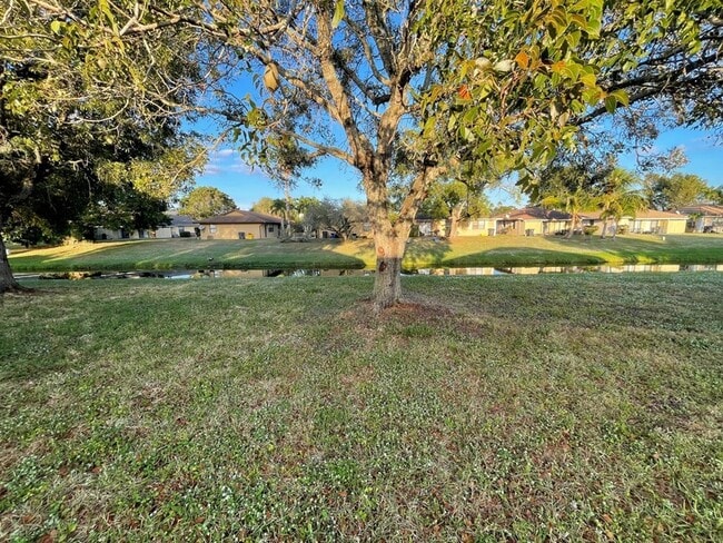 Building Photo - 1174 The 12th Fairway