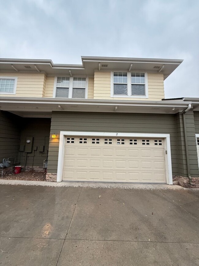 Building Photo - Bright and Modern 3-Bed, 2.5-Bath Townhous...