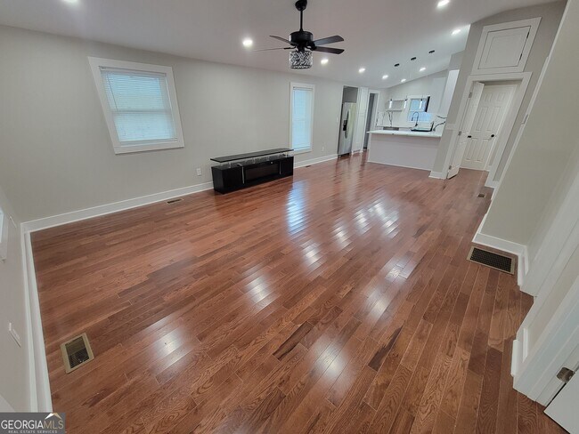 Building Photo - 768 4th St