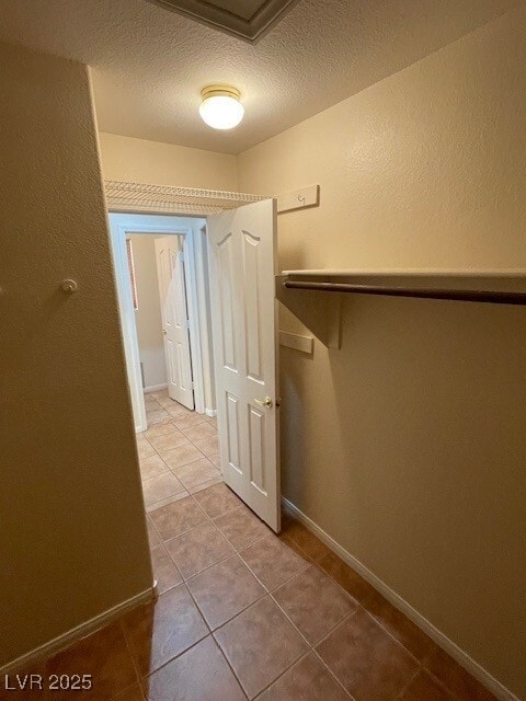 Building Photo - 9011 W Viking Rd