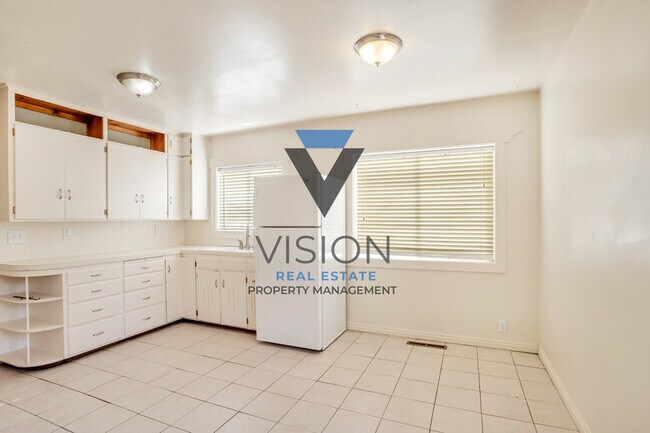 Building Photo - 363 S 800 E
