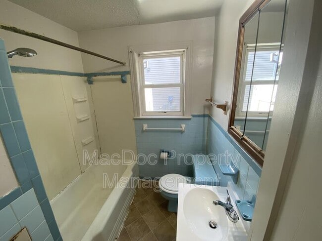 Building Photo - 126 Forest Ave