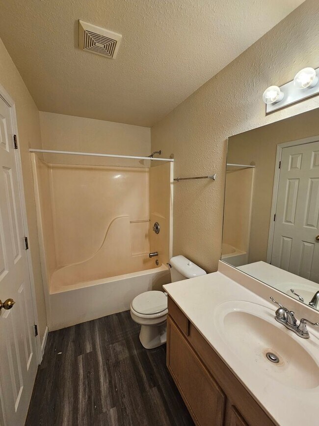 Building Photo - 4409-11 Derby Ridge Dr