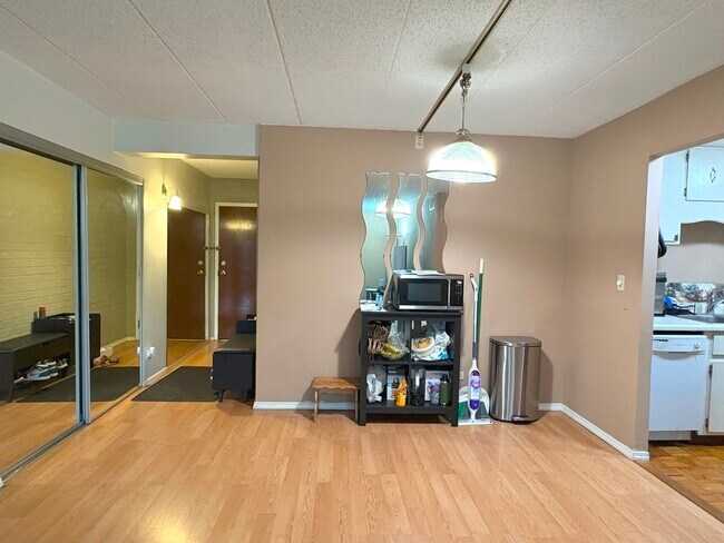 Building Photo - 3854 S Parkway Dr