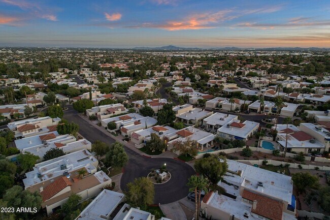 Building Photo - 4611 E Desert Dr