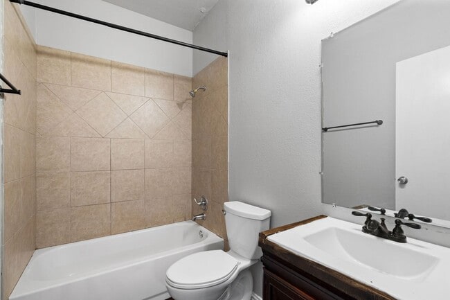 Building Photo - Jewel St- Duplex