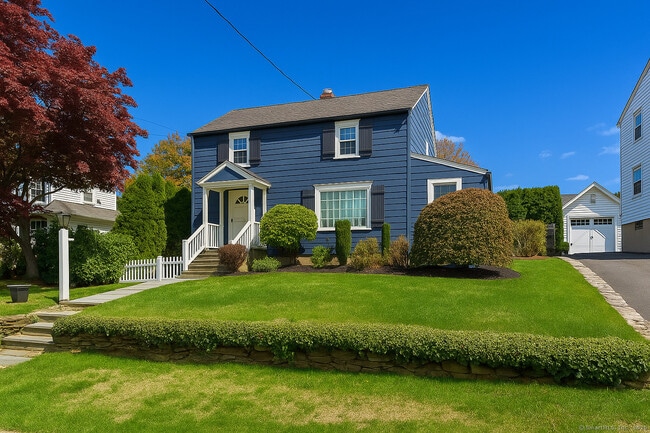 Building Photo - 467 Wilson St