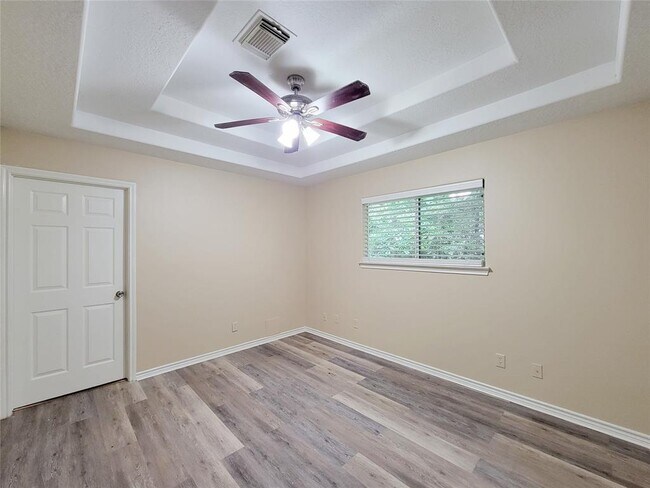 Building Photo - 12700 Royal Green Dr