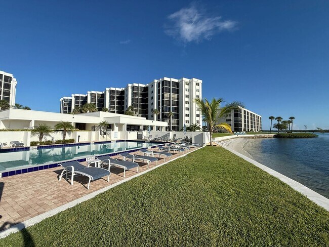 Building Photo - Luxury, furnished seasonal rental, Tequest...