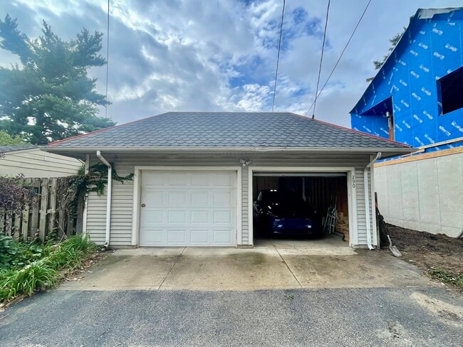 Building Photo - 290 E Deshler Ave