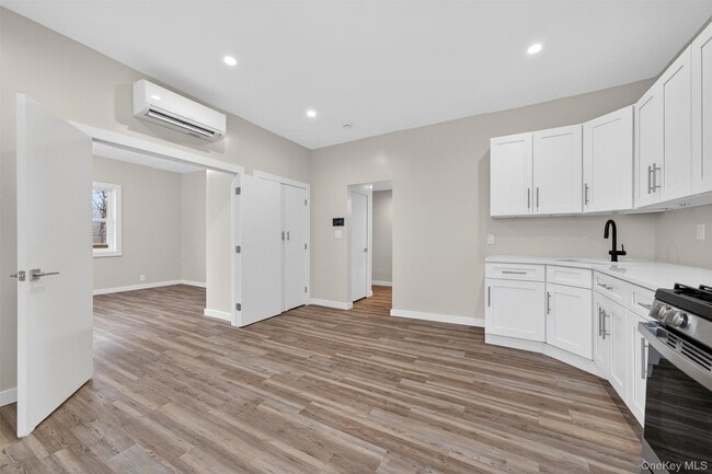 Building Photo - 303 Main St