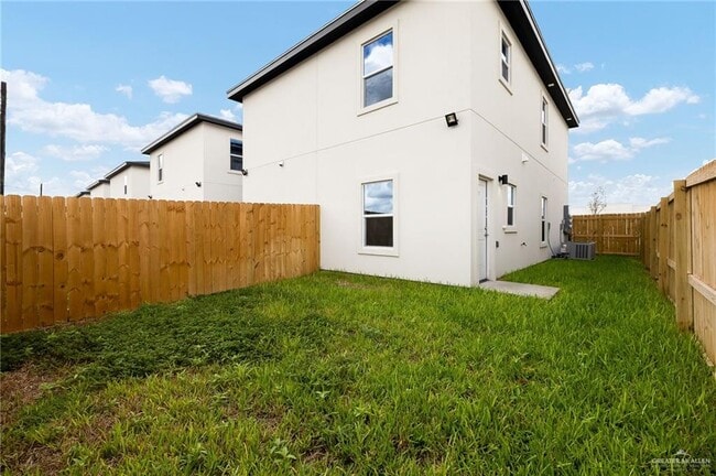 Building Photo - 4512 Larkspur Ave