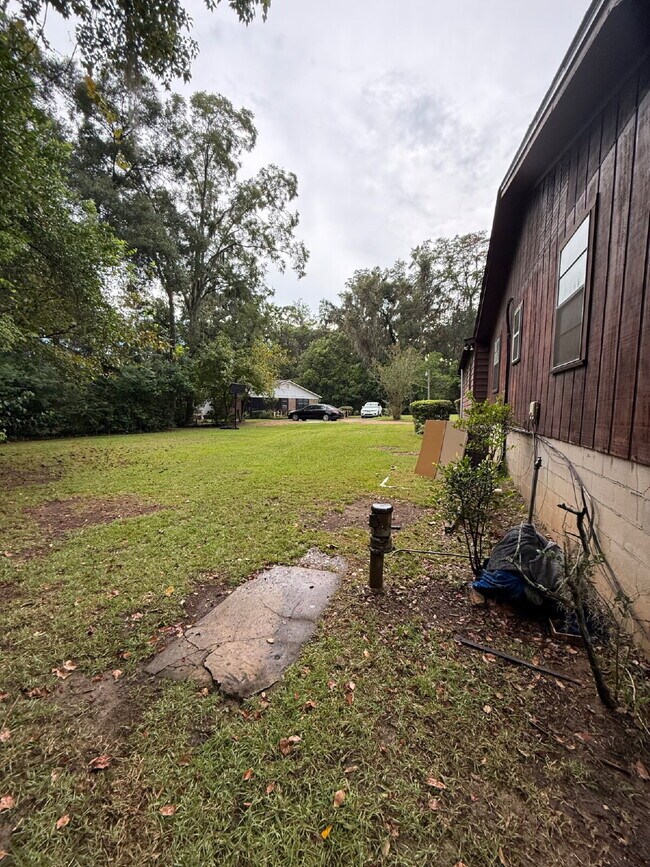 Building Photo - Beautiful 4Bd/2BA Right off Miccosukee Rd.