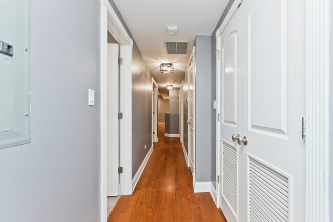 Building Photo - 5212 N Winthrop Ave