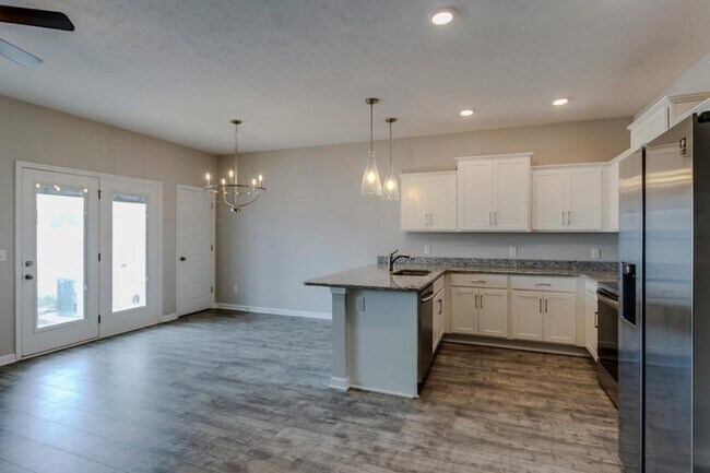Building Photo - 4327 Doral Dr