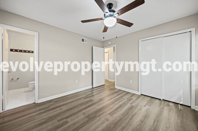 Building Photo - Charming Collierville home in PRIME location!