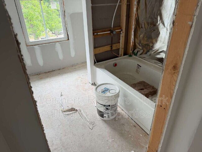 Building Photo - 1203 Fern St