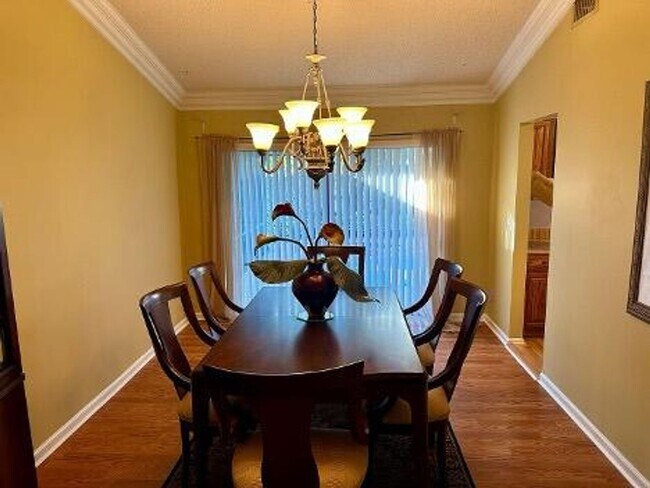 Building Photo - 4914 Acorn Dr