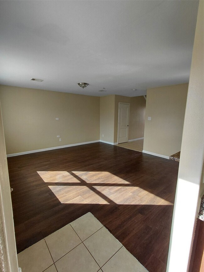 Building Photo - 8902 Stagewood Dr