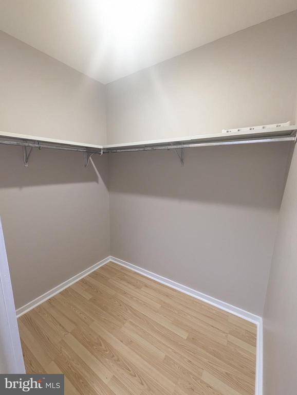 Building Photo - 988 Beechwood Pl