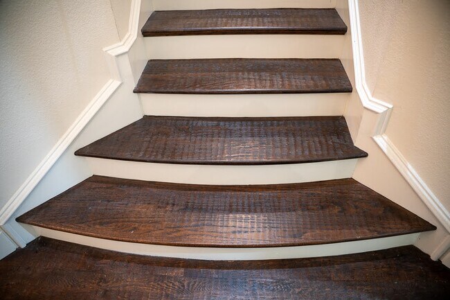 Building Photo - 1204 Lake Pointe Way