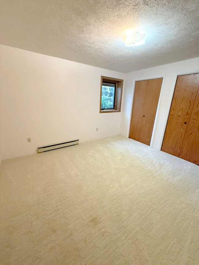 Building Photo - Private and Quiet Six Bedroom Home on 1 Acre, Southside Bozeman