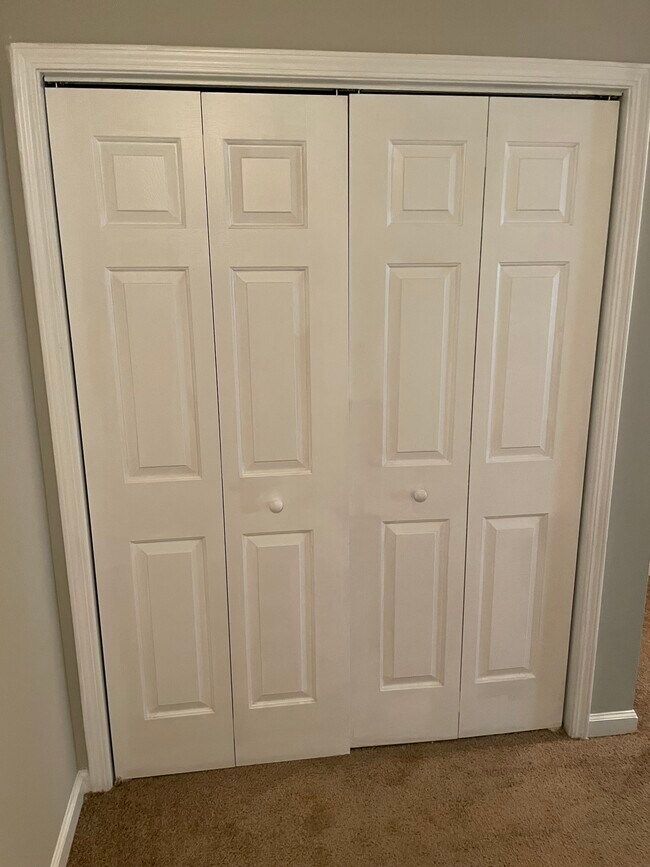 LAUNDRY CLOSET - 11483 S Glen St