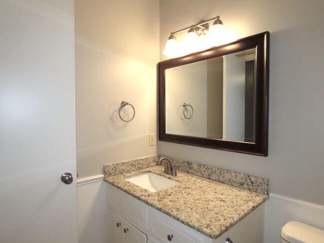 Building Photo - South Tyler! Beautiful 3 Bedroom, 2 Bathroom Duplex