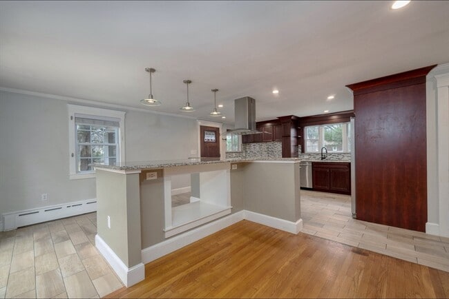 Building Photo - 314 Central St