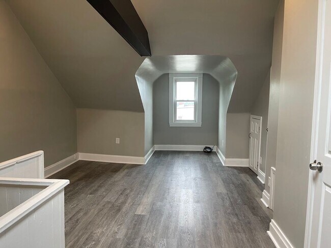 Building Photo - Beautiful, Sparkling New Kitchen - 4 Bedro...